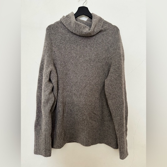 Aritzia The Group Babaton Plutarch Sweater Merino Wool Oversized Cowl Turtleneck - Picture 3 of 9